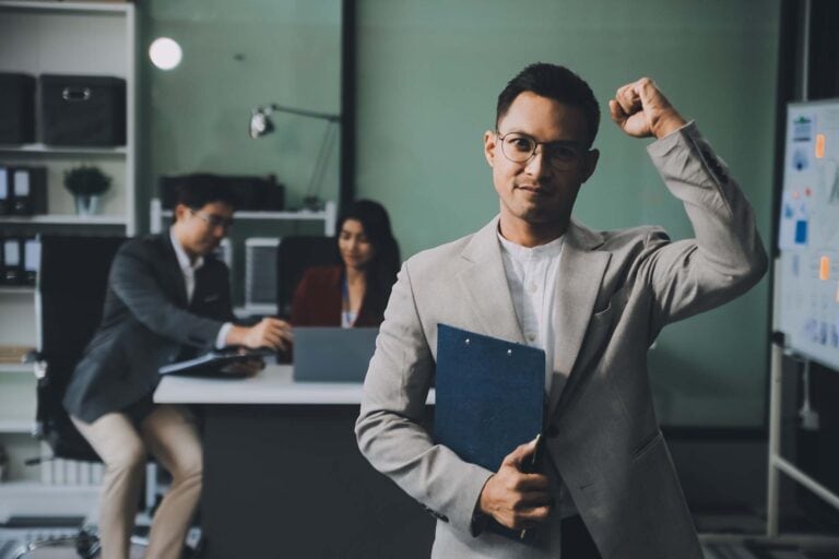 Erfolgsmindset für Coaches: So überwindest du Selbstzweifel und Umsatzblockaden – Fortune Family Erfahrungen